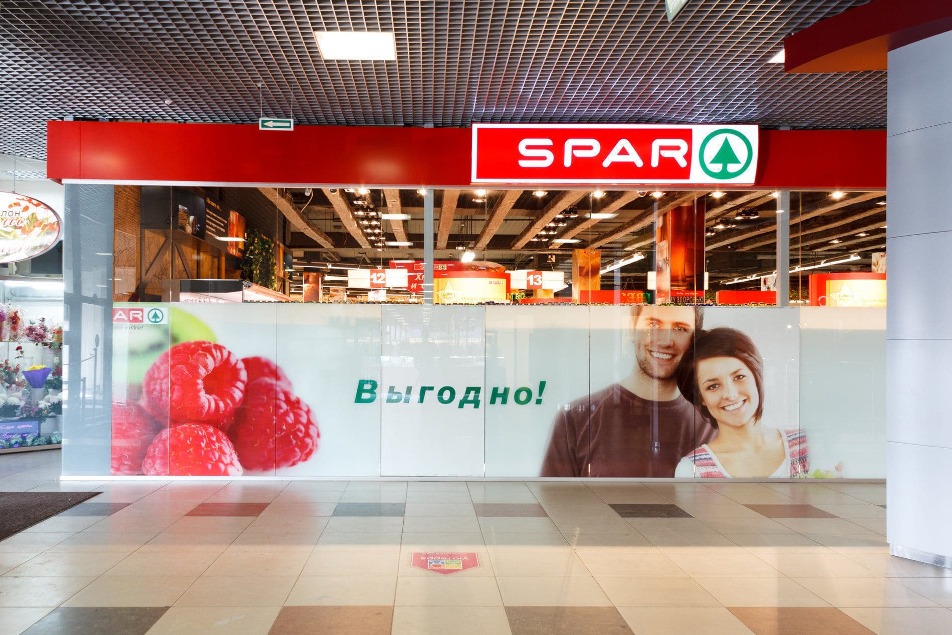Интерьерное оформление сети  супермаркетов "Spar"